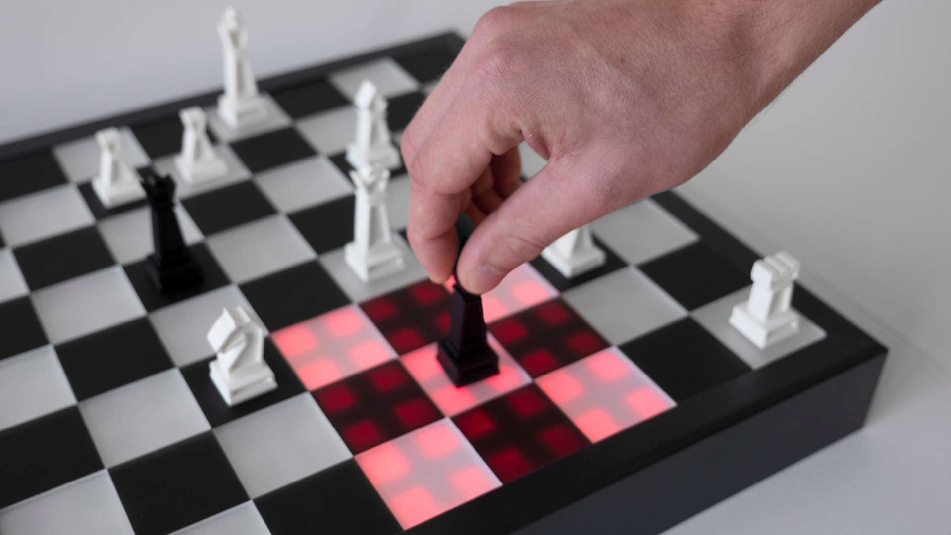 Arduino moves chess pieces using AI