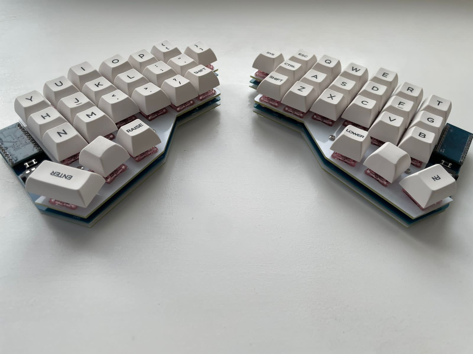 GitHub - tamerlanbaimurat/TBZZ-44: Ergonomic keyboard inspired by Jorne ...